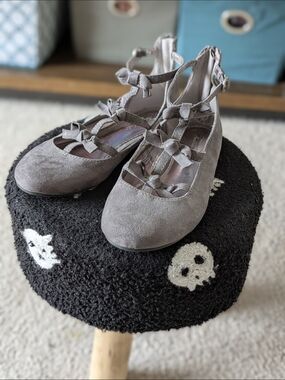 Kids Gray Bow-Accent Ballet Flats